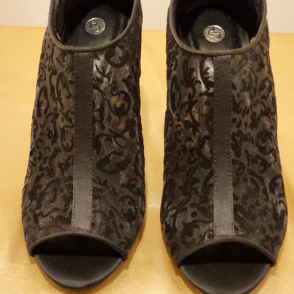 Shoes - Picture 2 of 5